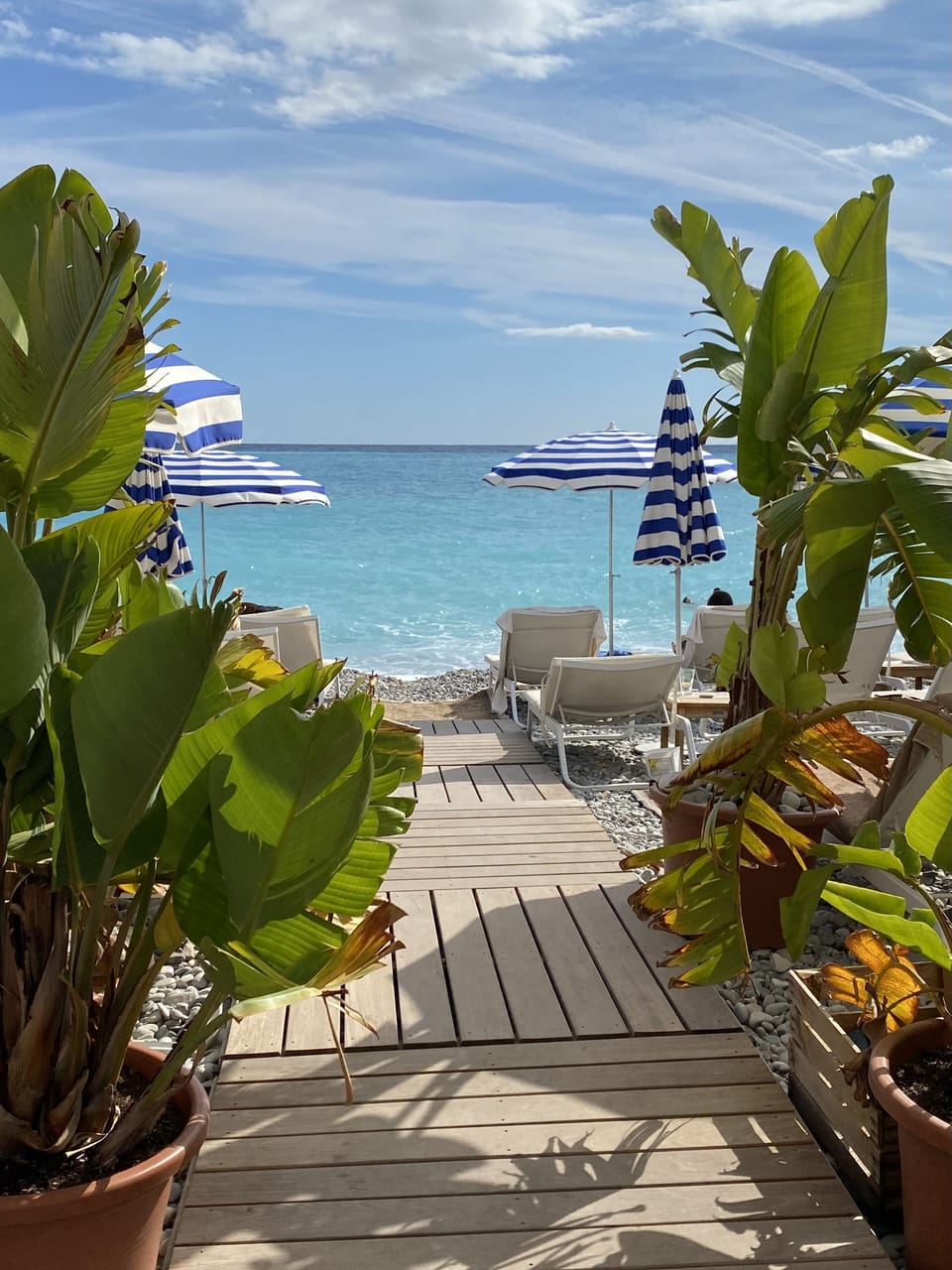 Do you fancy beach life? The beach is within walking distance. 