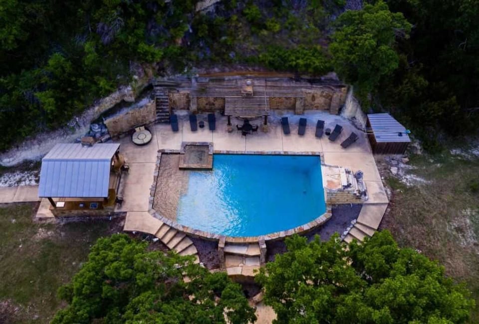 Miracle Springs is a kid and pet-friendly property, so no one needs to stay behind during your Hill Country holiday.