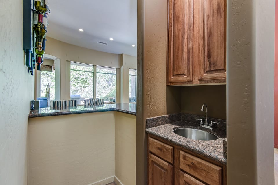 Wet Bar - Great for Entertaining