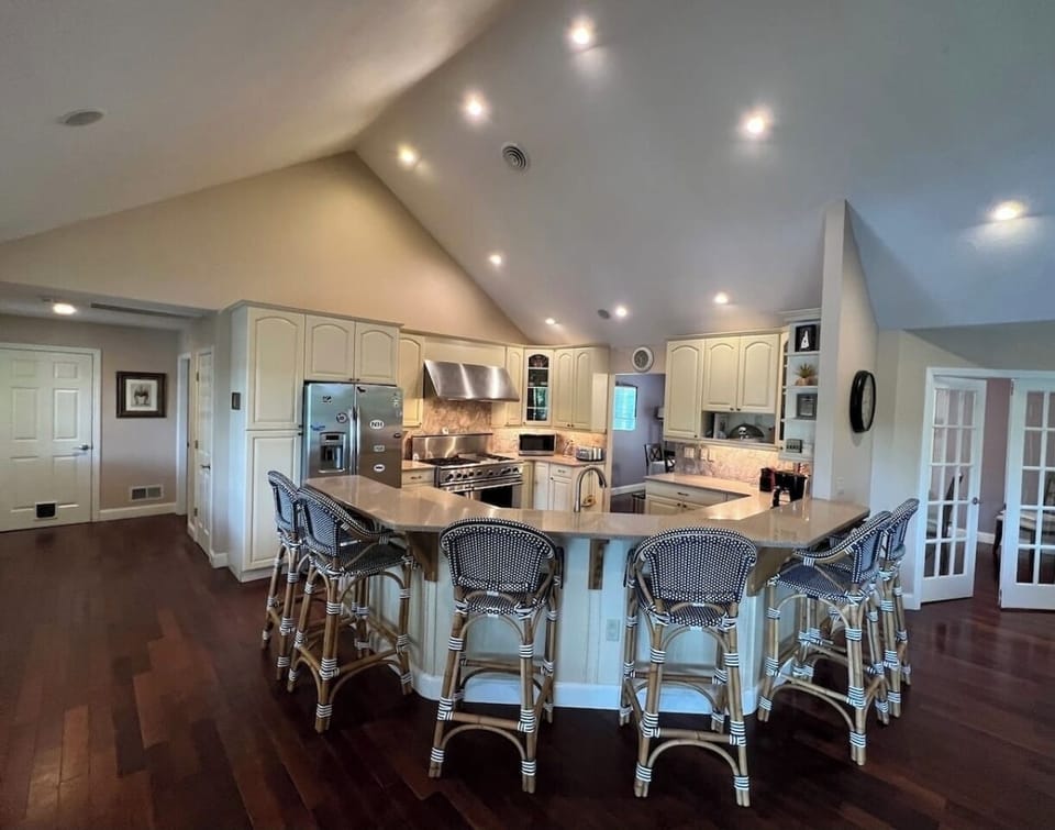 The Kitchen has high end appliances and is fully stocked. 