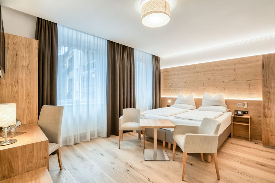 Double Room | Hypo-allergenic bedding, in-room safe, desk, laptop workspace