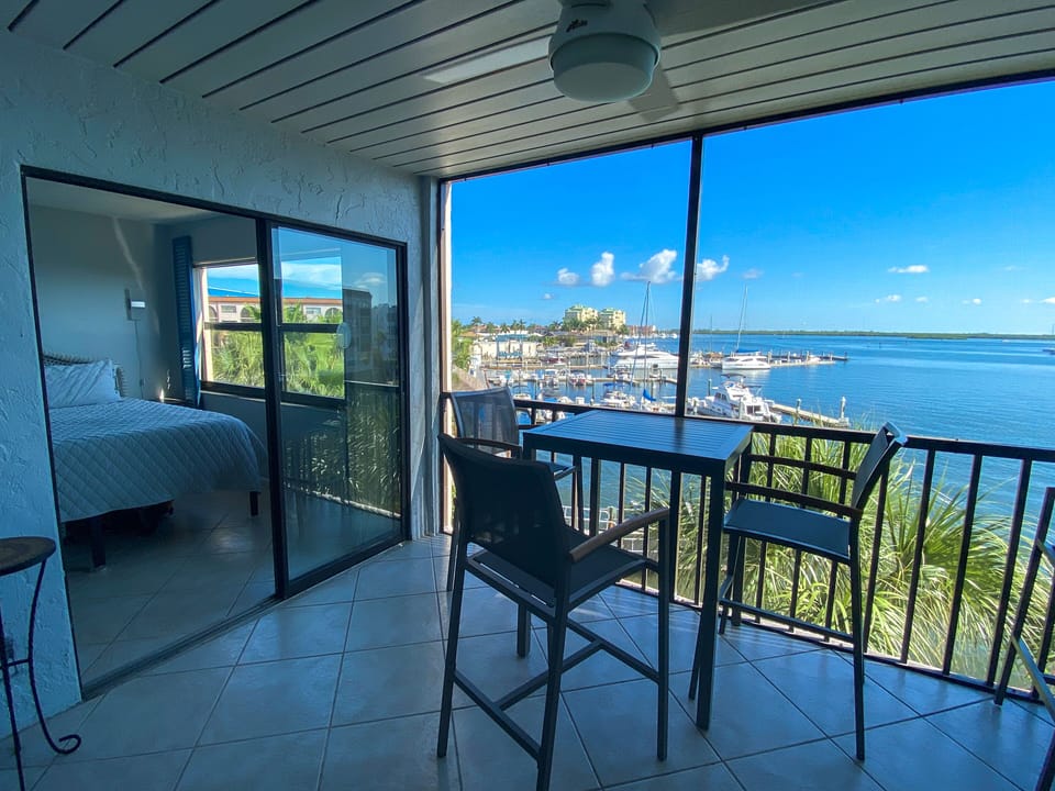 Anything from coffee to cocktails tastes better on the lanai. Views for days!