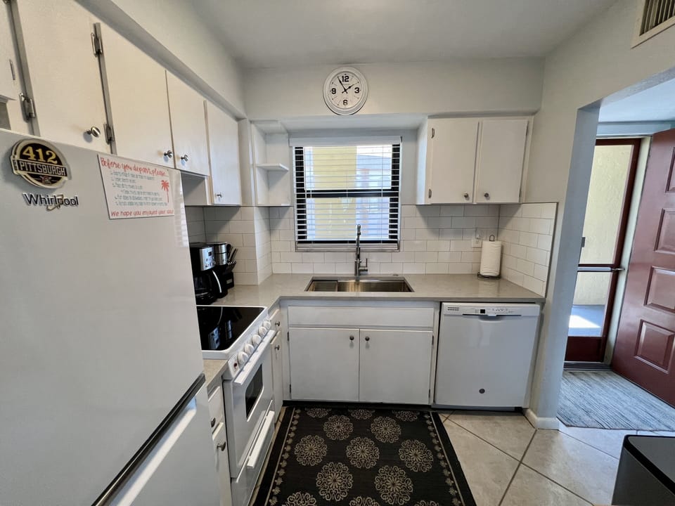 Quartz counters, spacious sink & backsplash. Everything you need & more.