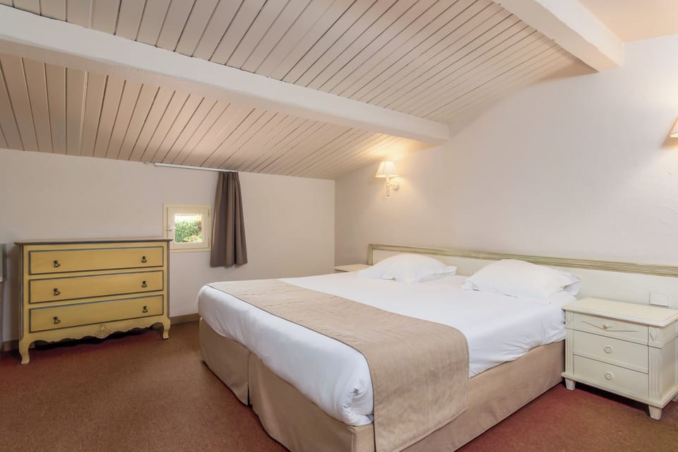 Junior Suite Duplex | Premium bedding, minibar, in-room safe, blackout drapes