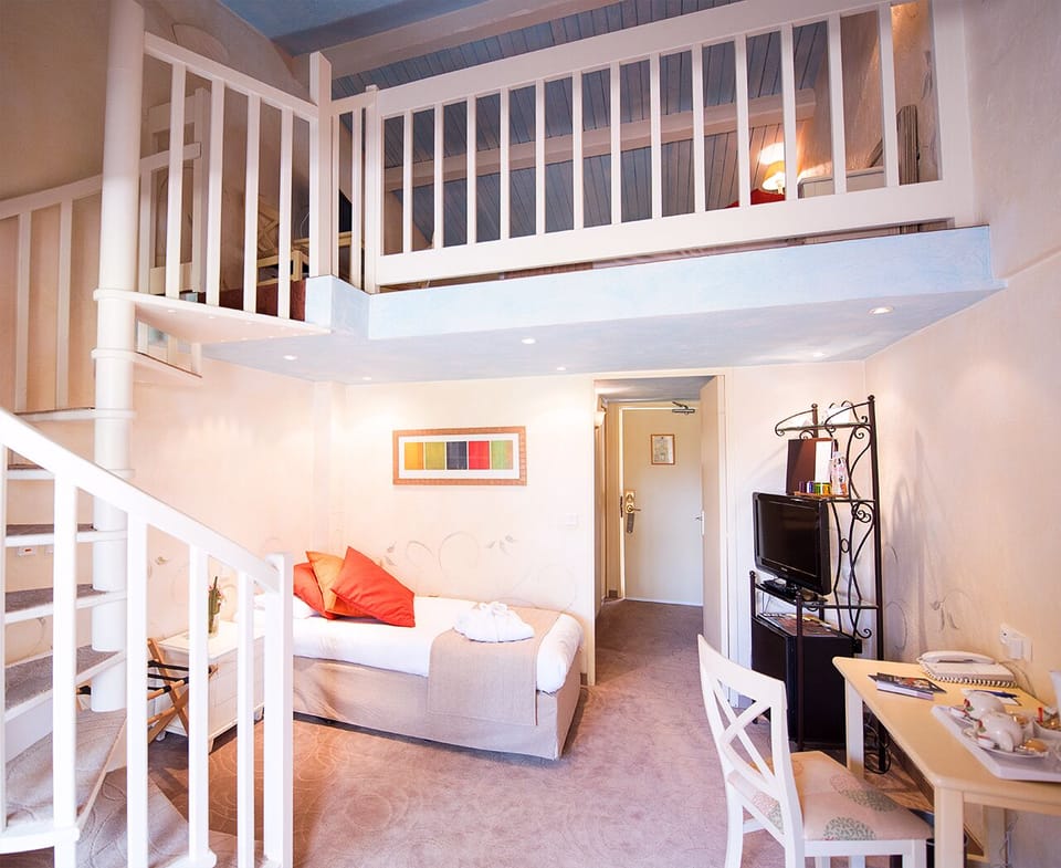 Junior Suite Duplex | Premium bedding, minibar, in-room safe, blackout drapes