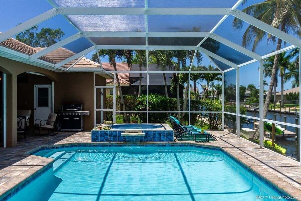 Swimming Pool and Jacuzzi