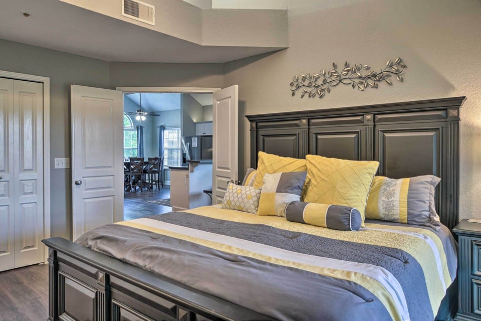 Bedroom 1 | King Bed | Linens Provided