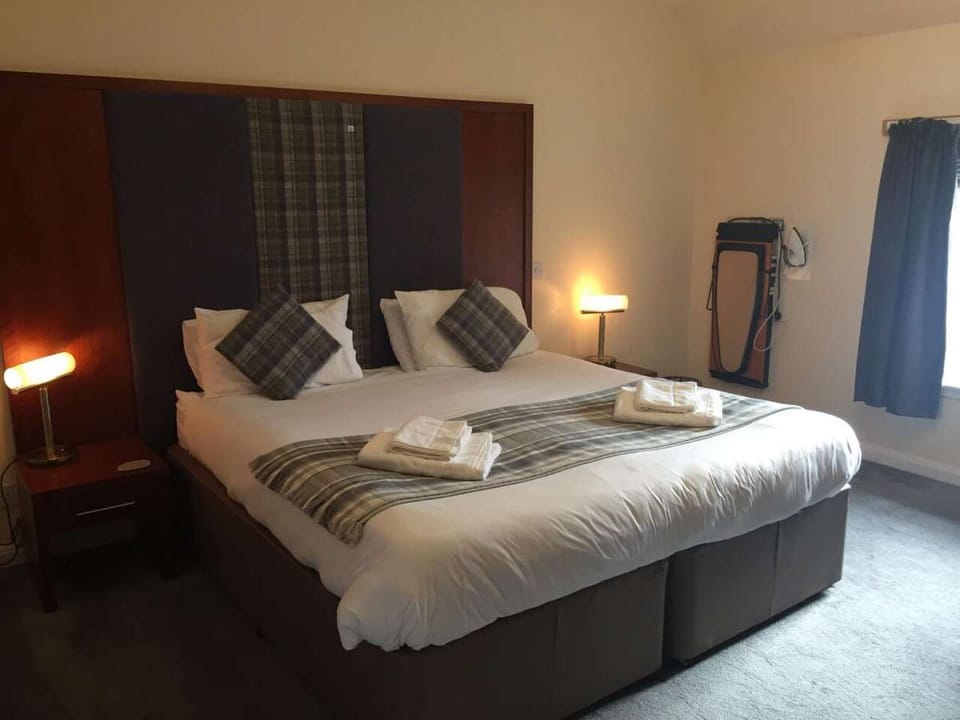 Desk, soundproofing, iron/ironing board, free WiFi