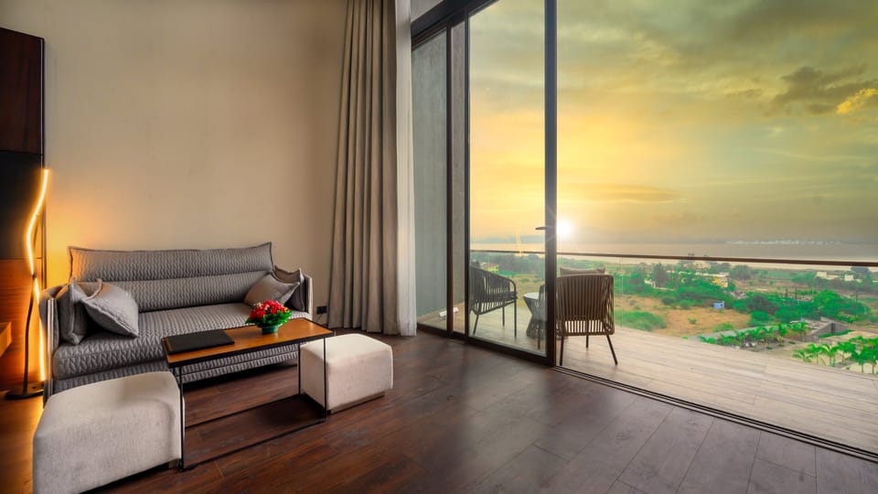 Deluxe Room, Lake View | Terrace/patio