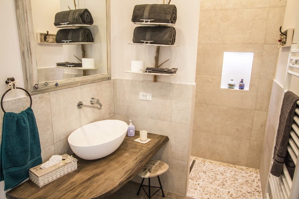 Exclusive Room | Bathroom sink