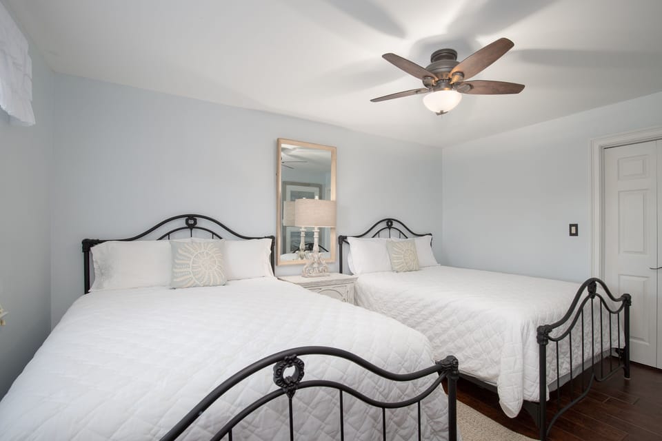 Guest Bedroom with 2 queen beds