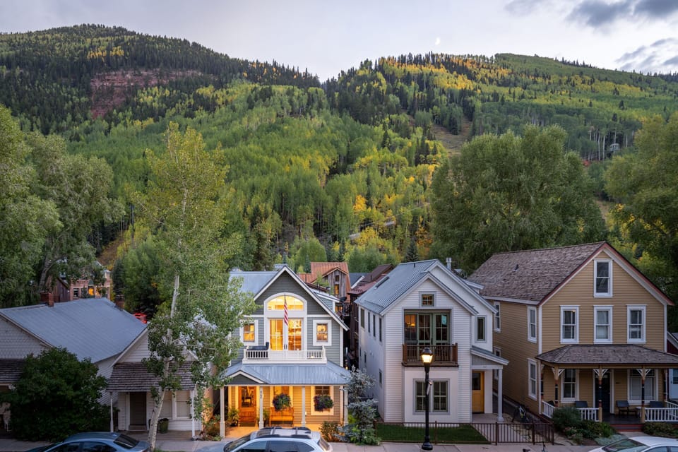 Lift 8 Lodge is a wonderful 4 bedroom home with the ski mountain as a back drop. As good as it gets here in Telluride!