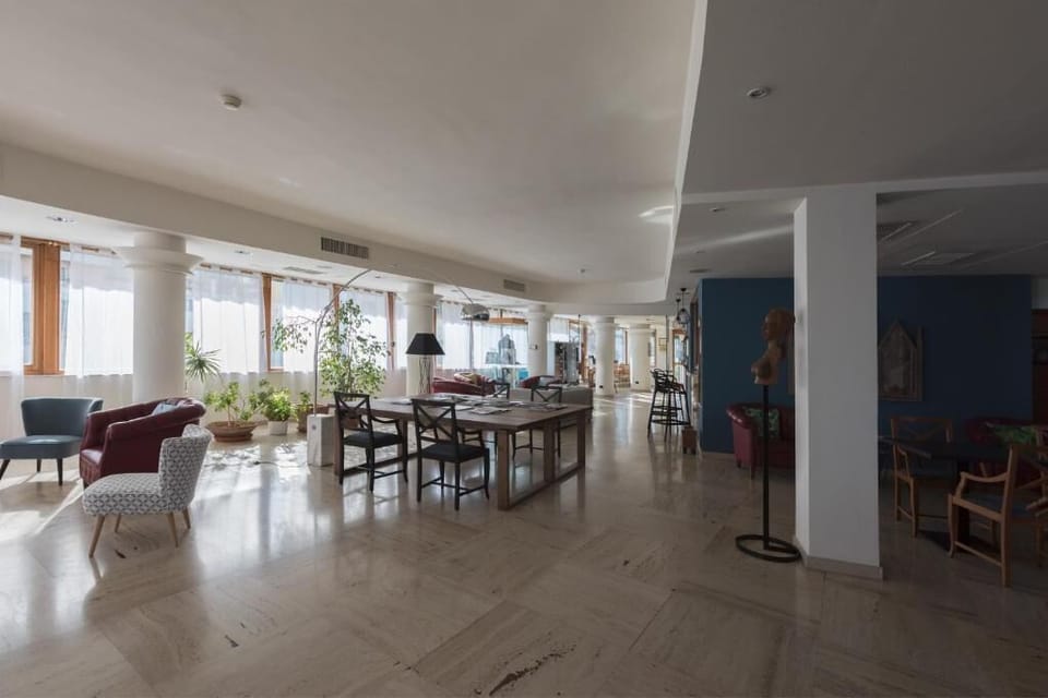 Breakfast, lunch and dinner served