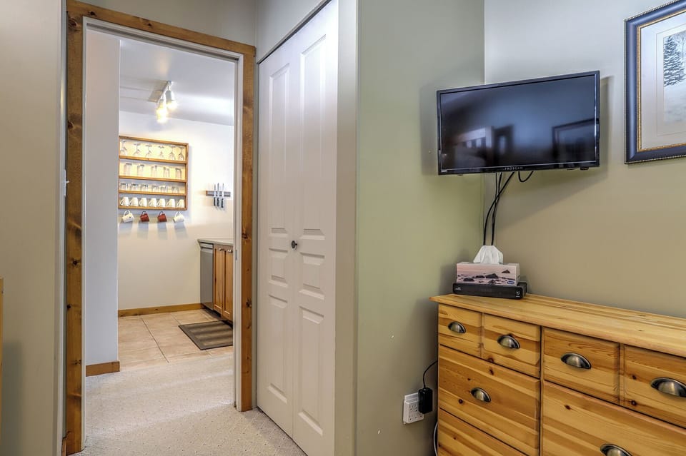 Bunk Room - TV 