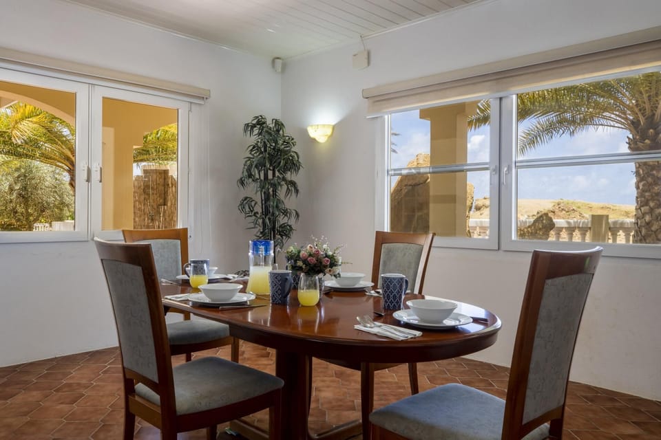 Amazing dining area to make the most of great food and company of friends/family.
