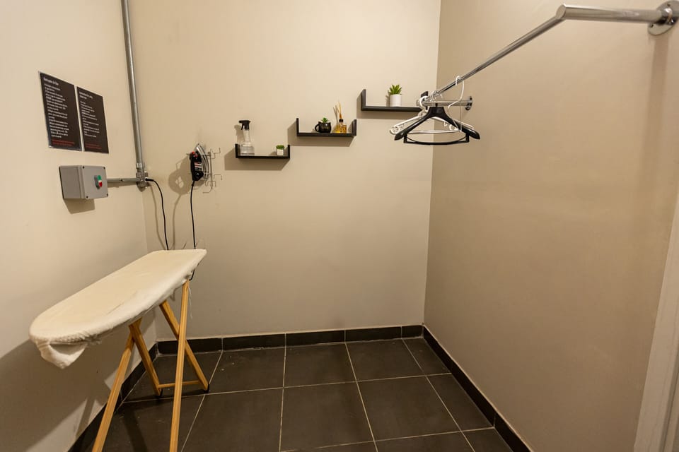 Iron/ironing board