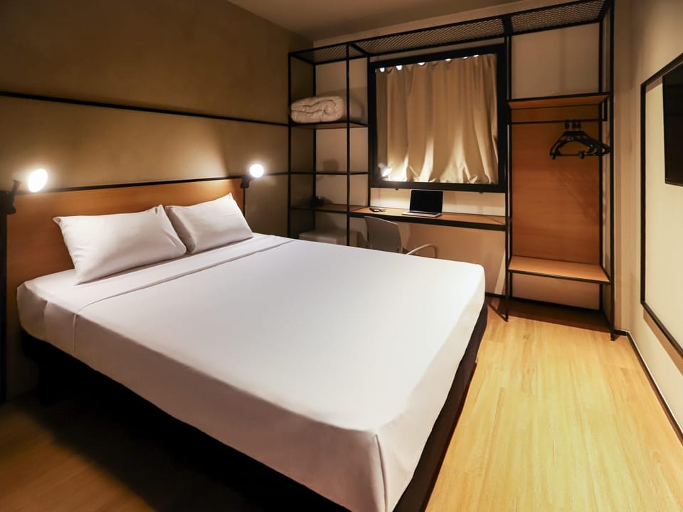 Standard Room, 1 Double Bed | 1 bedroom, minibar, WiFi (free), bed sheets