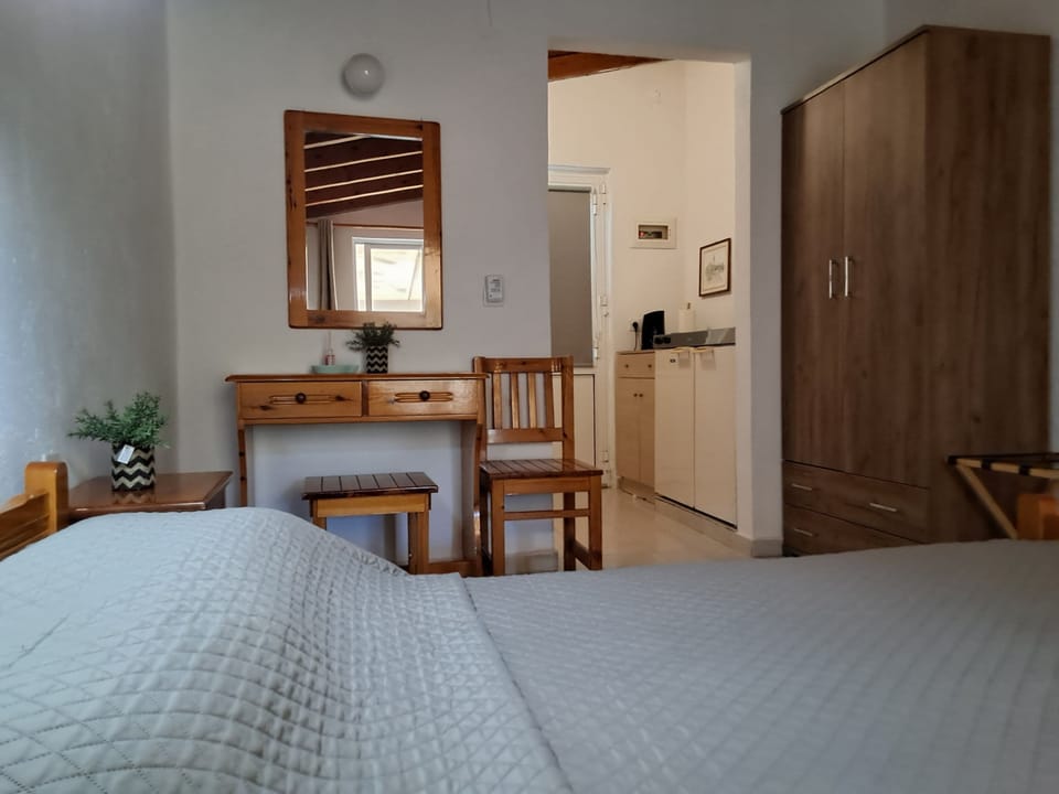 Basic Studio, Garden View, Garden Area | Soundproofing, free WiFi, bed sheets