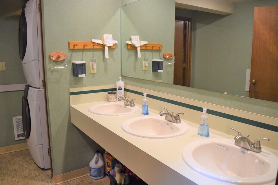 Bathroom between bedrooms 2 & 3