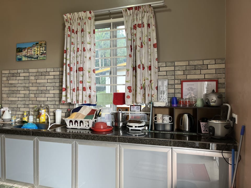 Family Room | Private kitchenette | Electric kettle, cookware/dishes/utensils