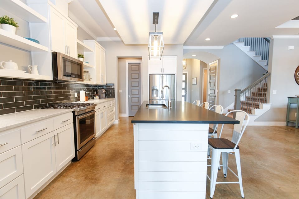 Kitchen Area and Breakfast Bar