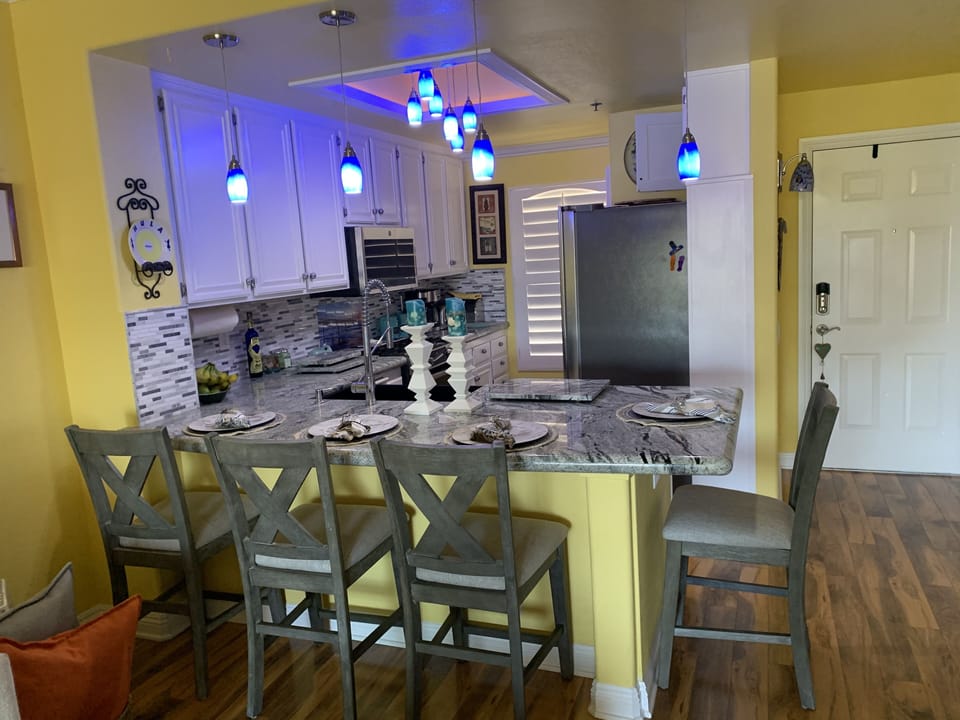 Dining counter