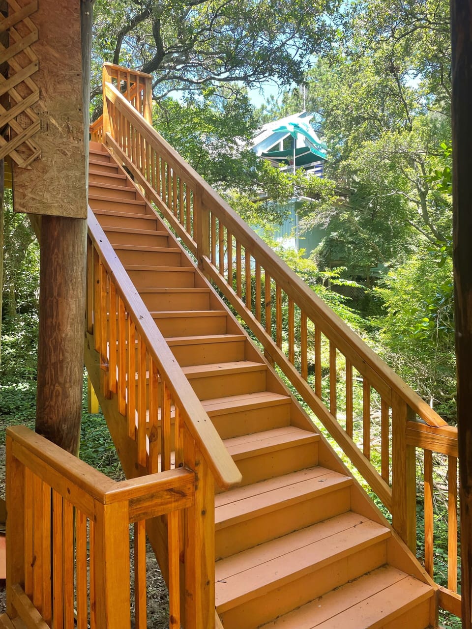 Stairs to front door/entryway. 