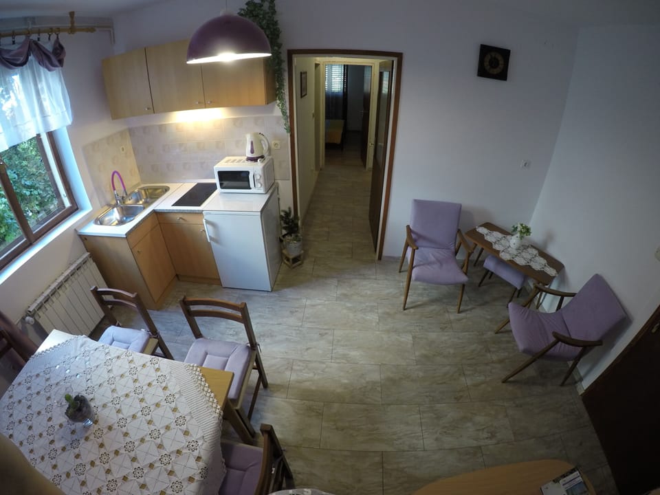 Apartment, 2 Bedrooms, Accessible, Smoking | Interior
