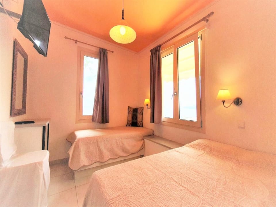 Studio, 1 Bedroom, Smoking, Balcony | Room amenity