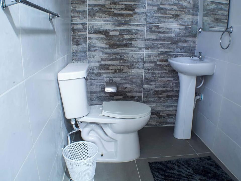 Room, 1 Bedroom, Smoking, City View | Bathroom | Shower, towels