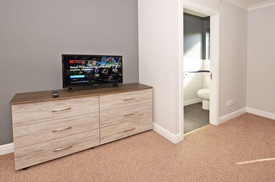 Ideal for Alton Towers, Staffordshire and The Peak District House in Stoke-on-Trent