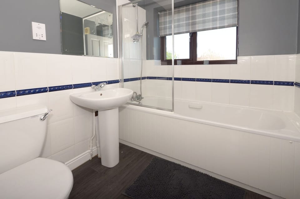 Ideal for Alton Towers, Staffordshire and The Peak District House in Stoke-on-Trent