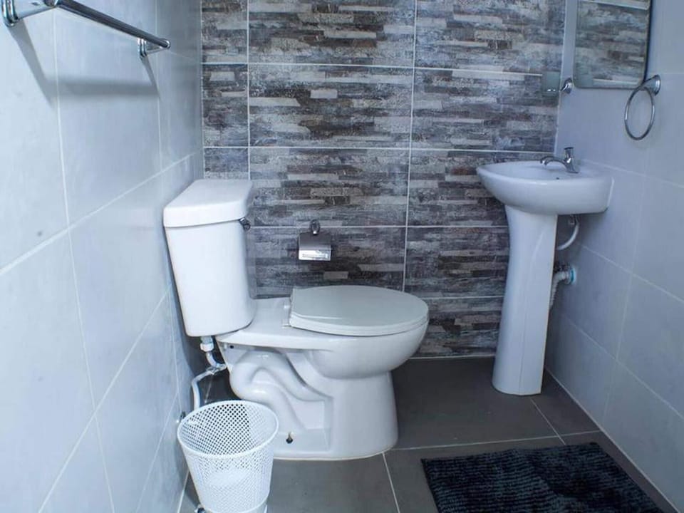 Room, 1 Bedroom, Smoking, City View | Bathroom | Towels
