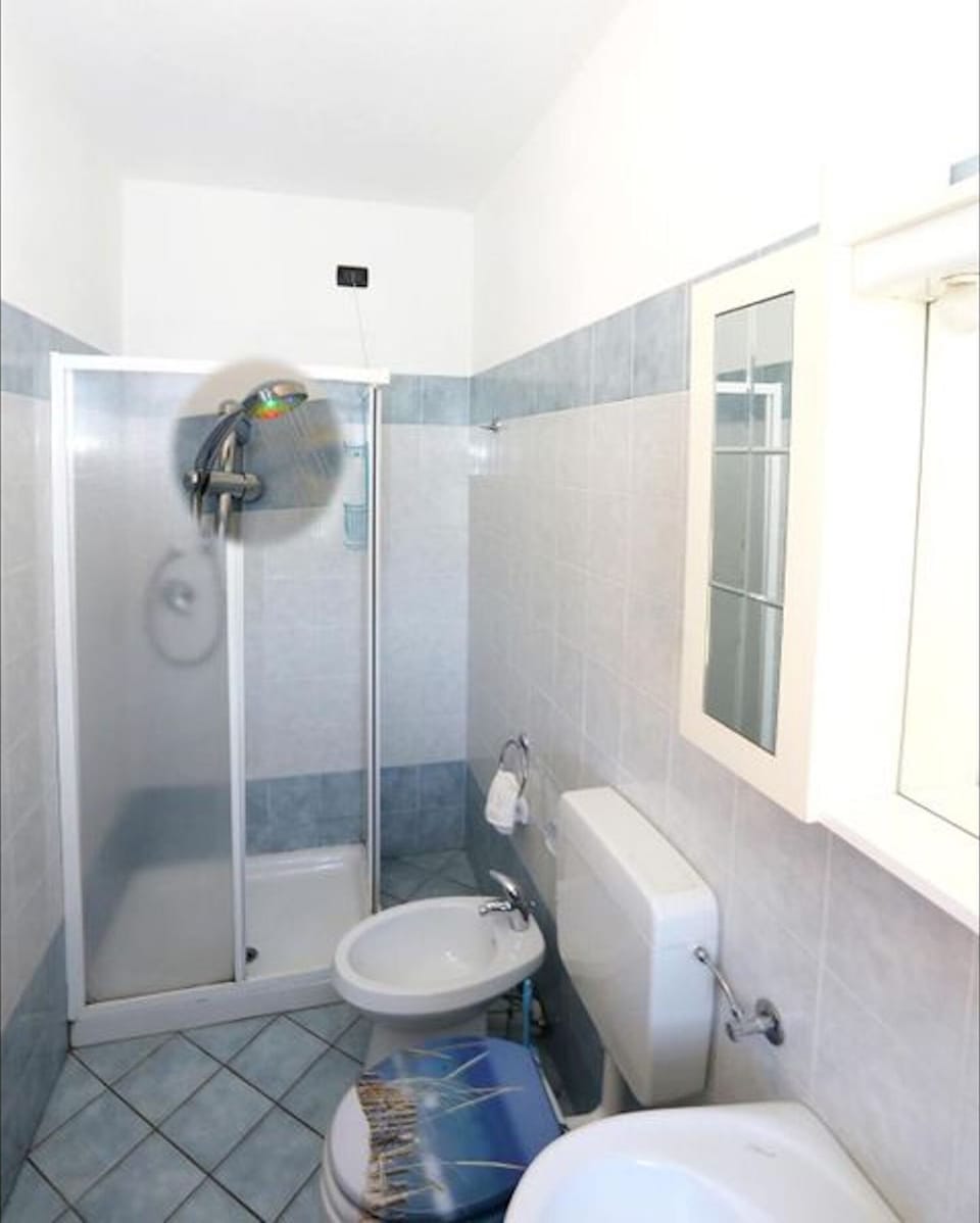 Room, 1 Bedroom, Balcony, Mountain View | Bathroom