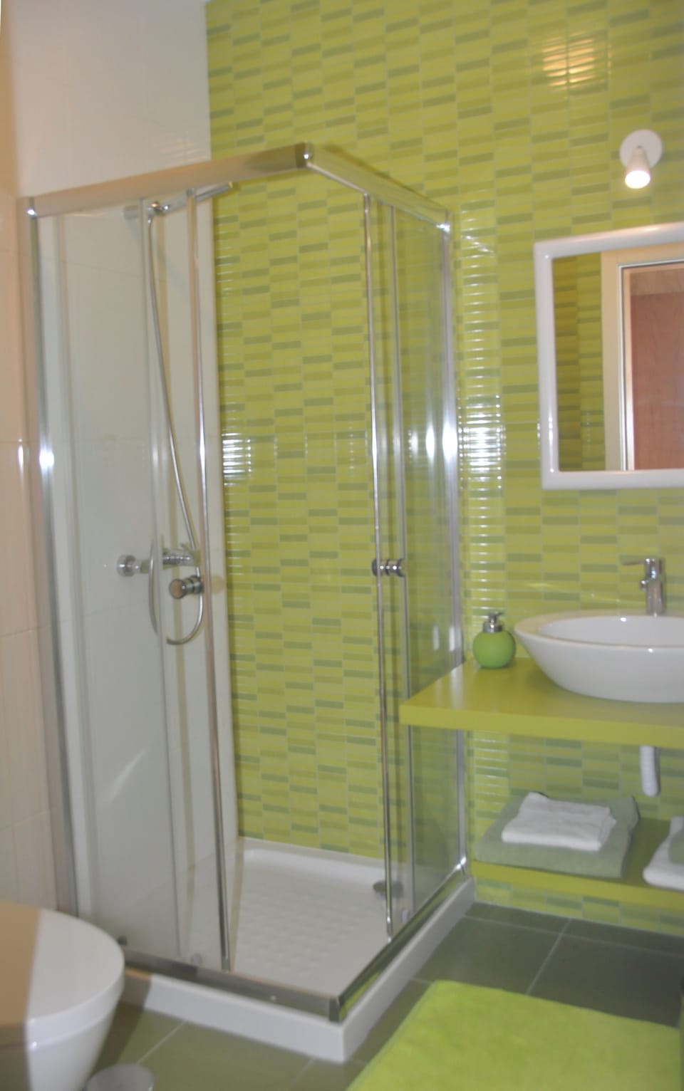 Room, 1 Bedroom, Accessible, Smoking | Bathroom | Towels