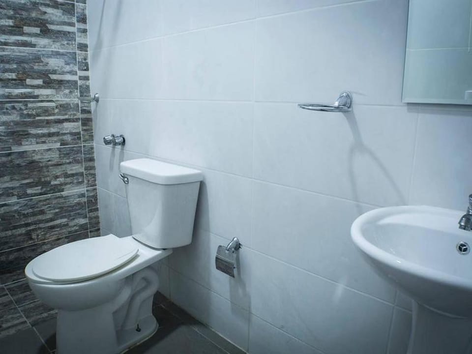 Room, 1 Bedroom, Smoking, City View | Bathroom