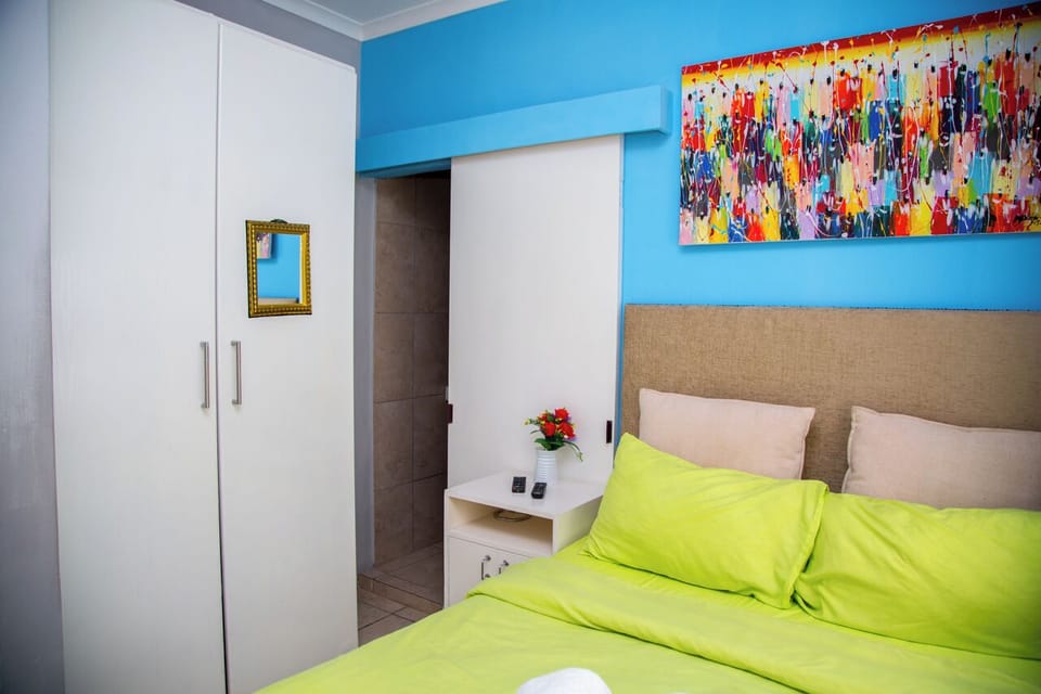 Room, 1 Bedroom, Terrace, Mountain View | 1 bedroom, iron/ironing board, free WiFi