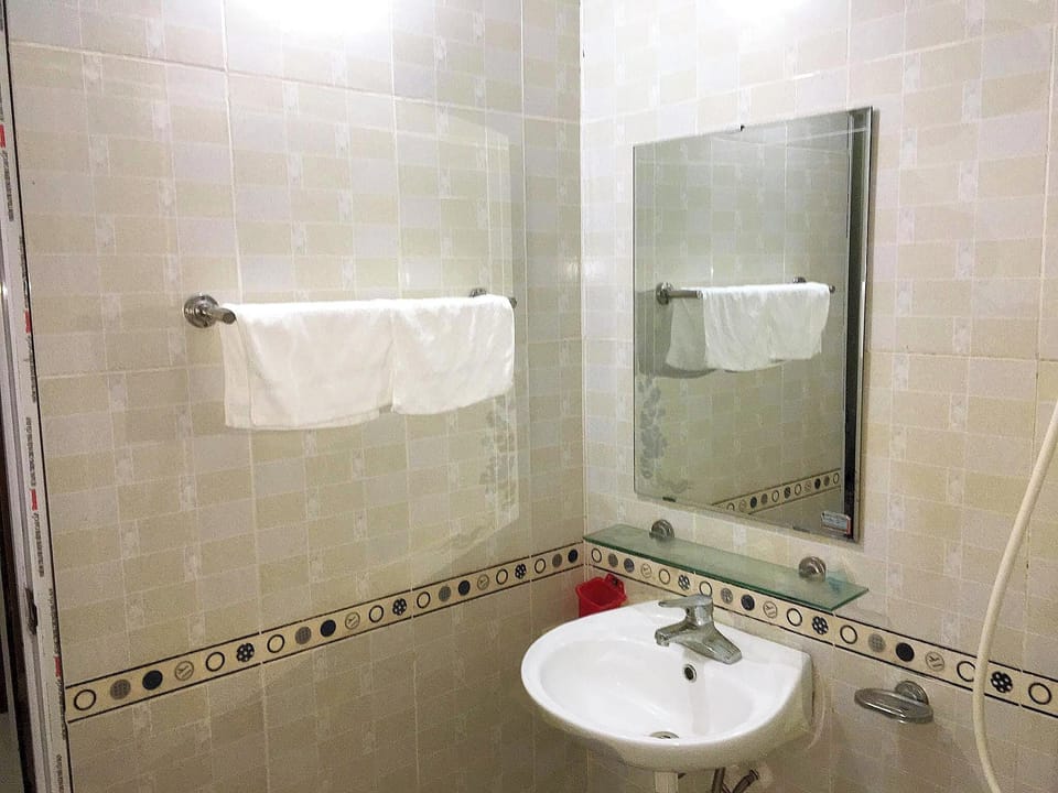 Shared Dormitory, 2 Bedrooms, Accessible, Smoking | Bathroom