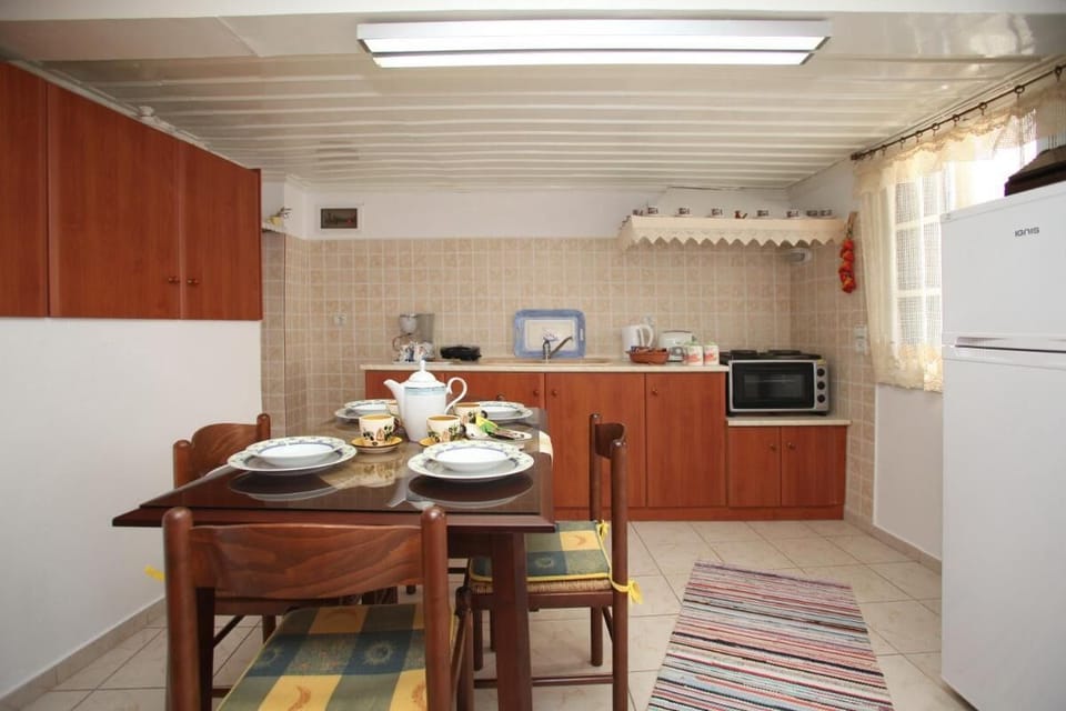 Villa, 2 Bedrooms, Smoking, Balcony | Private kitchen | Fridge, stovetop, coffee/tea maker, electric kettle