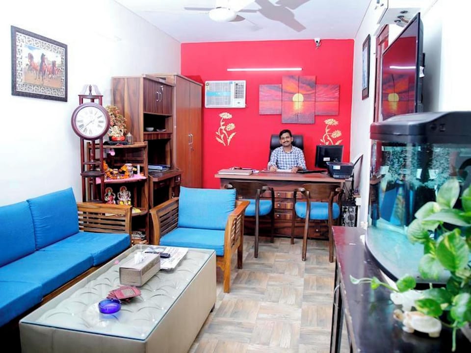Room, 1 Bedroom, Accessible, Smoking | Living room