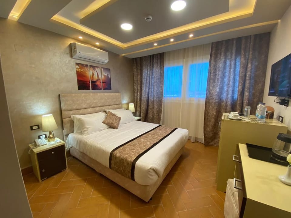 Egyptian cotton sheets, premium bedding, minibar, in-room safe