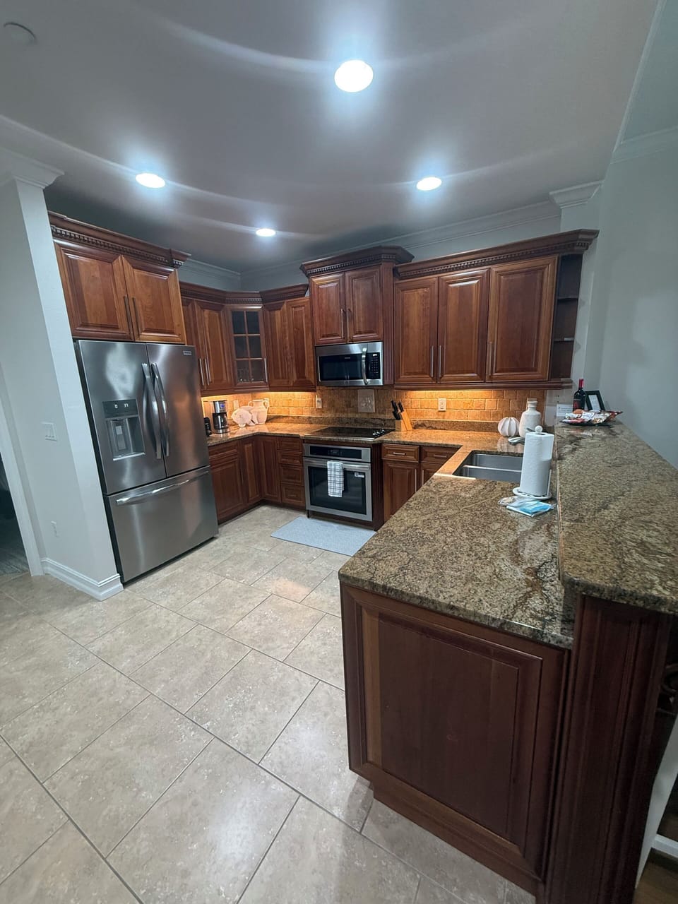 Full kitchen