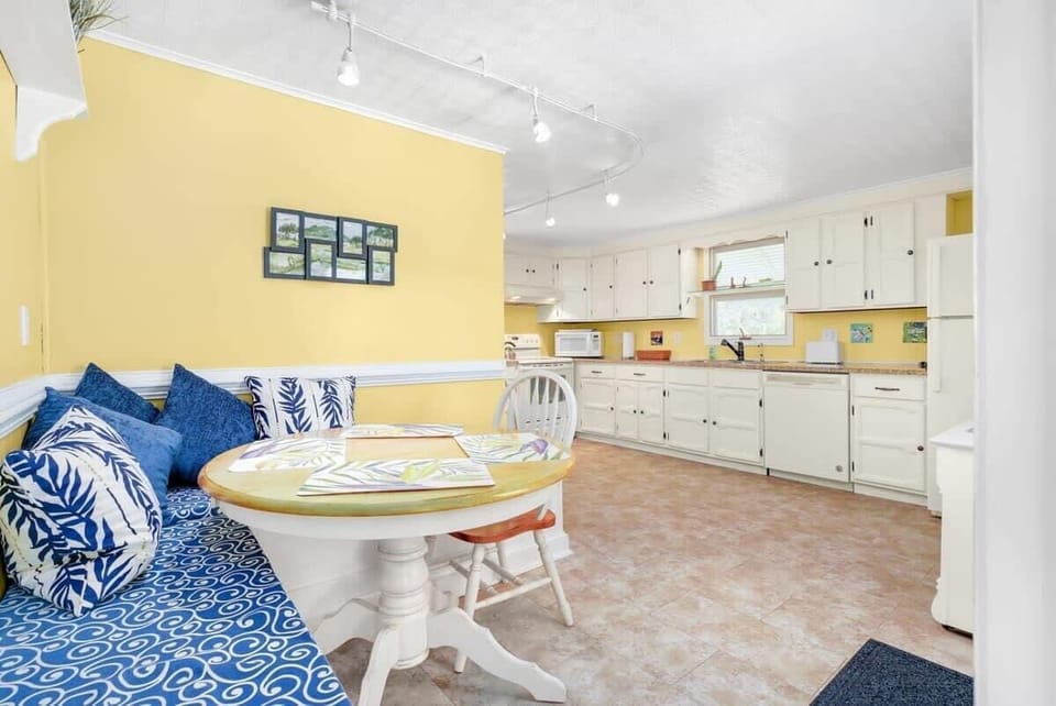 Built in bench seating in the large kitchen