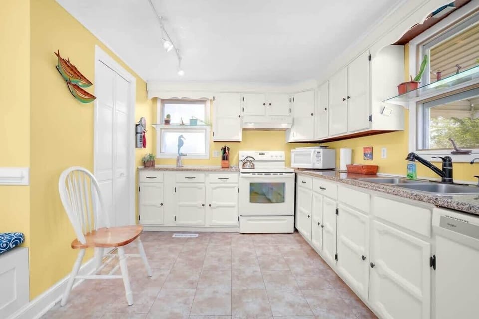 Fully-stocked kitchen with a stove/oven, microwave, dishwasher and coffee bar.