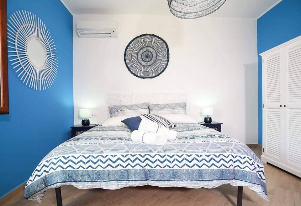 Deluxe Double Room, Sea View (Enea) | Minibar, individually decorated, individually furnished, free WiFi