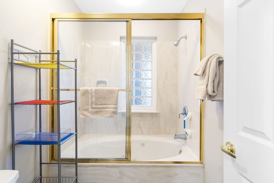 Master Bath Jetted Tub