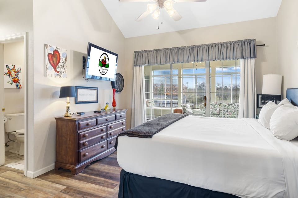 Master Bedroom - Cable TV, Sunroom Access
