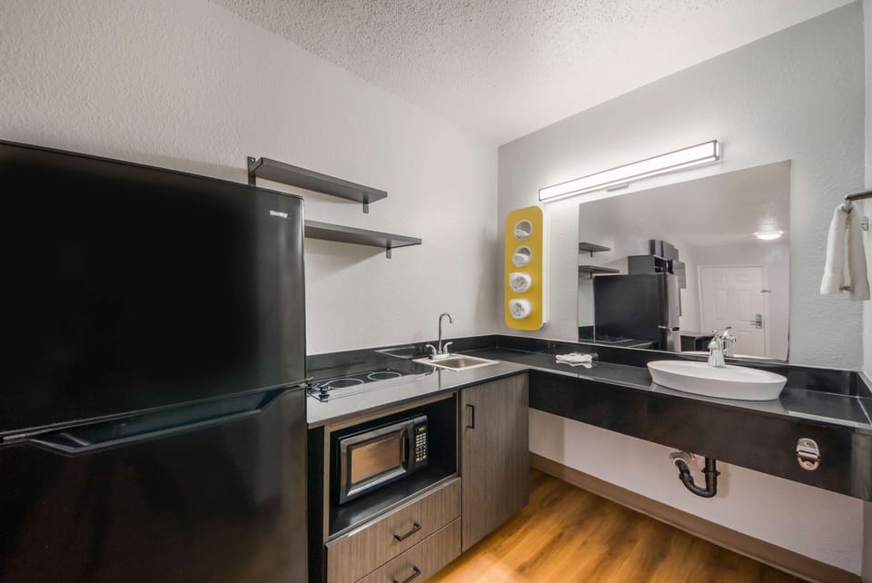 Full-size fridge, microwave, stovetop