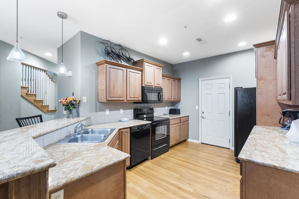Full Kitchen