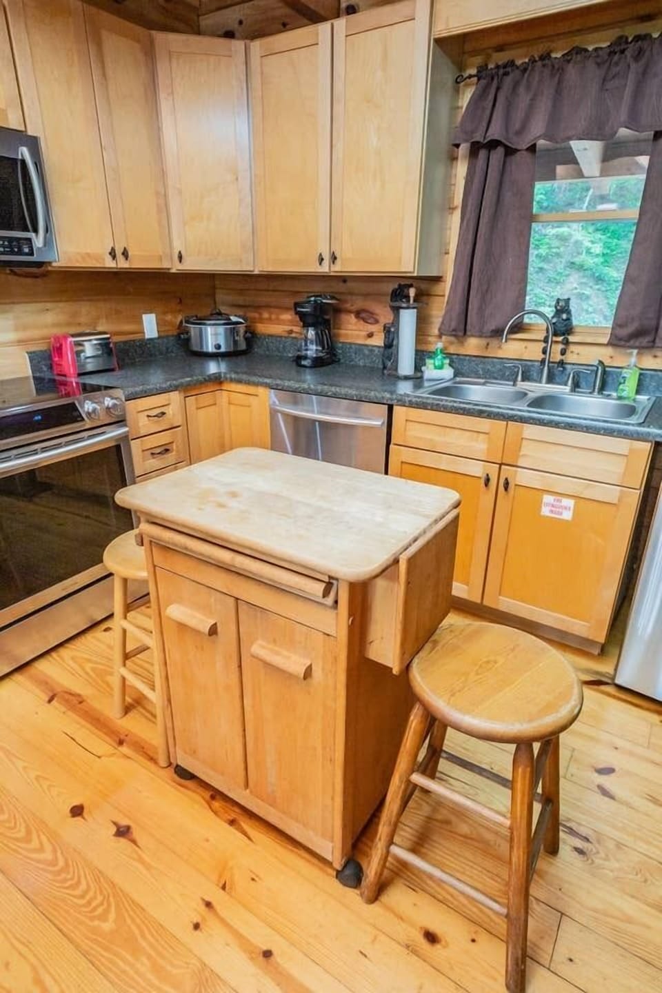 Fully stocked full kitchen
